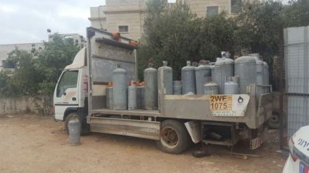 الشرطه في شفاعمرو تداهم وتضبط 160 اسطوانة غاز